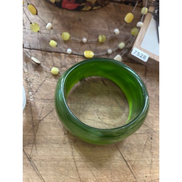 Vintage Jewelry Collection With Beaded Necklaces & Green Bangle Set In Decorativ - Picture 6 of 16